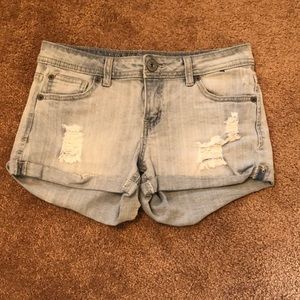 Distressed Low-rise Light Denim Shorts